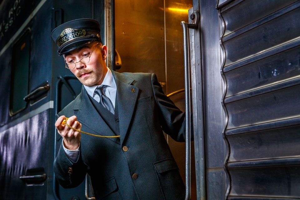 ThePolarExpress_Conductor_19_1.jpeg